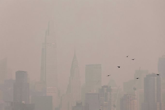 Znečištěný vzduch v New Yorku kvůli lesním požárům v Kanadě.