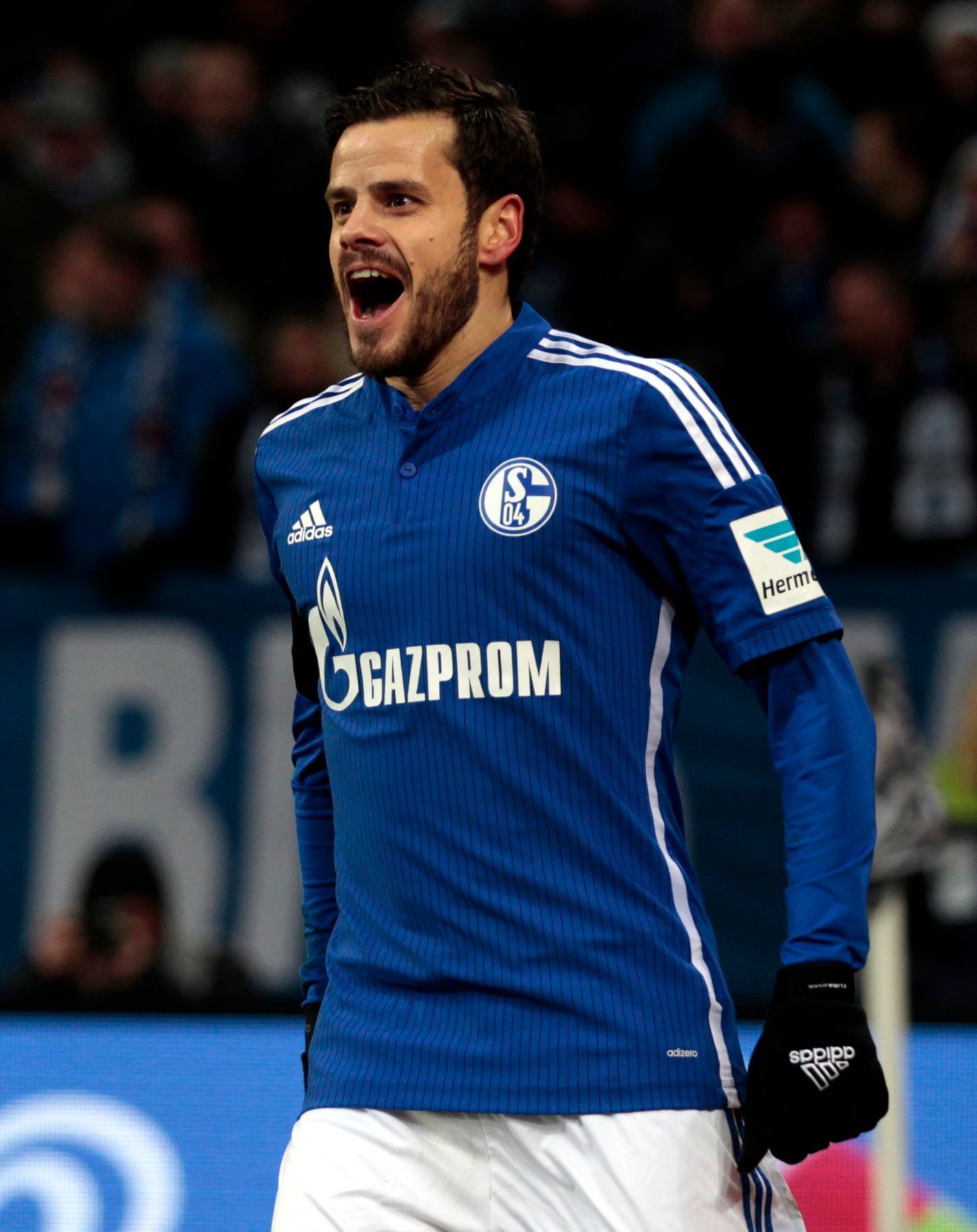 Tranquillo Barnetta ze Schalke 04 slaví gól v síti Borussie Mönchengladbach.