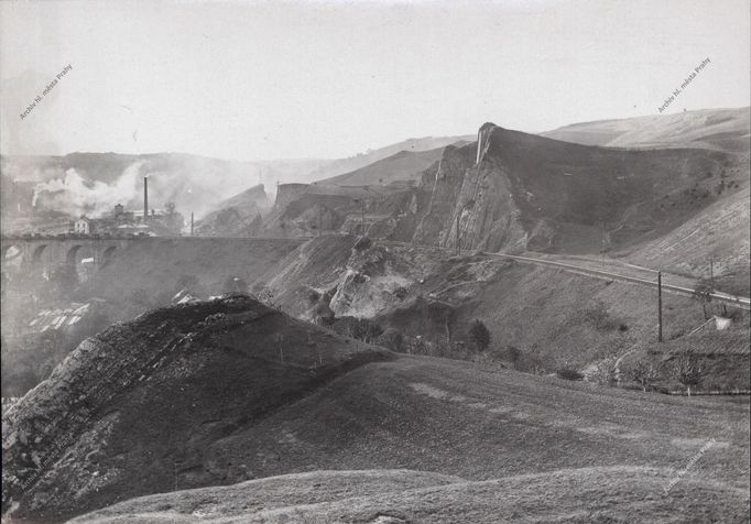 Archivní fotografie železniční traťě Praha-Smíchov – Hostivice, které se přezdívá Pražský Semmering.