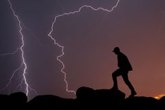 Jediný správný způsob, jak se zachovat v bouřce. Stačí málo a zachráníte si život