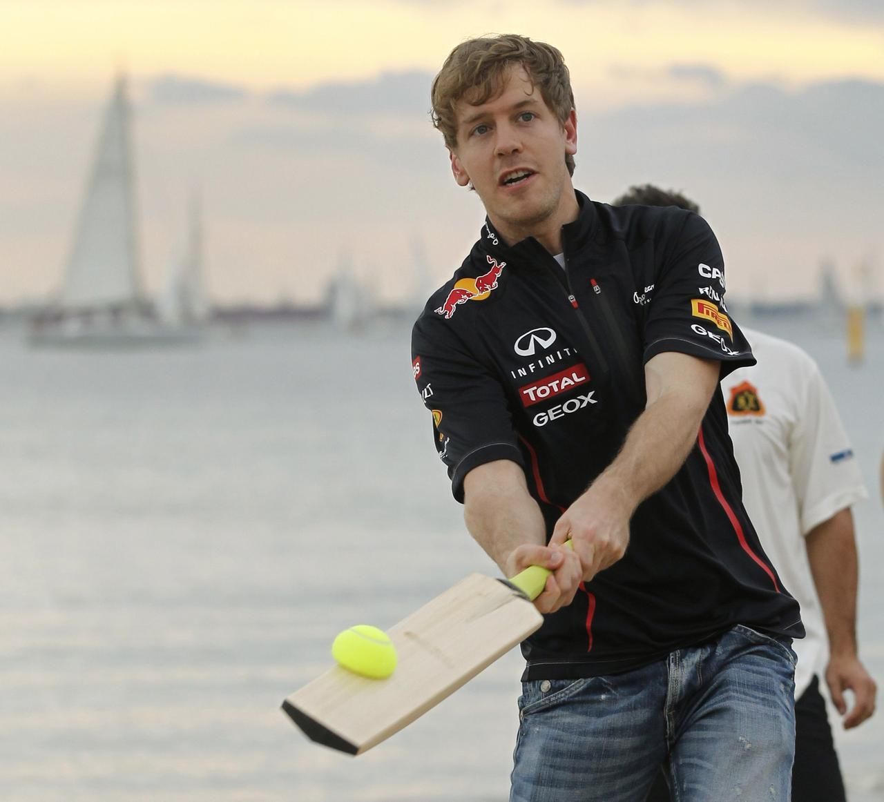 F1: Před VC Austrálie (Sebastian Vettel zkouší kriket)