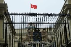 Turecko zadržuje stovku Nizozemců, kteří kritizovali Erdogana, brání jim odjet ze země
