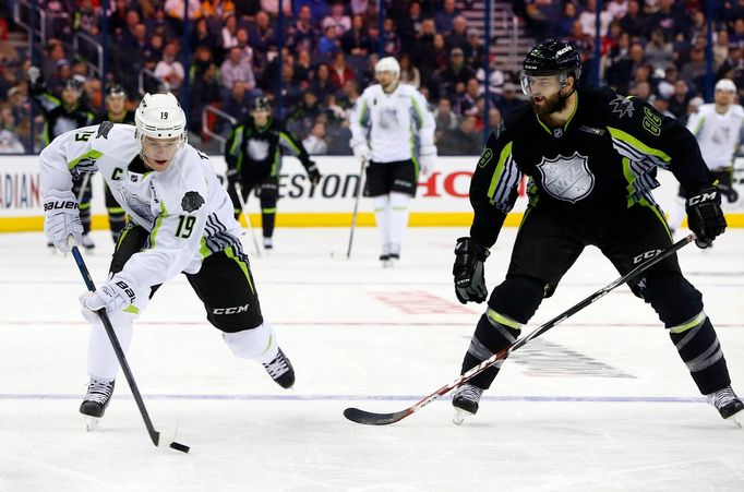 Jan 25, 2015; Columbus, OH, USA; Team Toews center Jonathan Toews (19) of the Chicago Blackhawks controls the puck against Team Foligno defenseman Brent Burns (88) of the