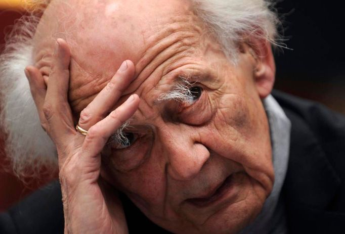 Polský sociolog Zygmunt Bauman na tiskové konferenci ve městě Oviedo ve Španělsku – 20. října 2010.