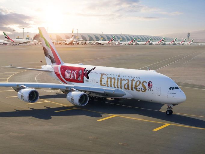 Airbus A380, Emirates, AC Milán