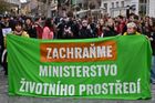 Přírodu si vzít nedáme. Stovky lidí v Brně protestovali proti Macinkovi