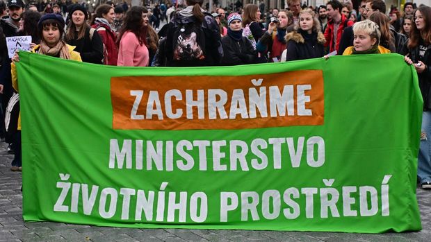 Přírodu si vzít nedáme. Stovky lidí v Brně protestovaly proti Macinkovi