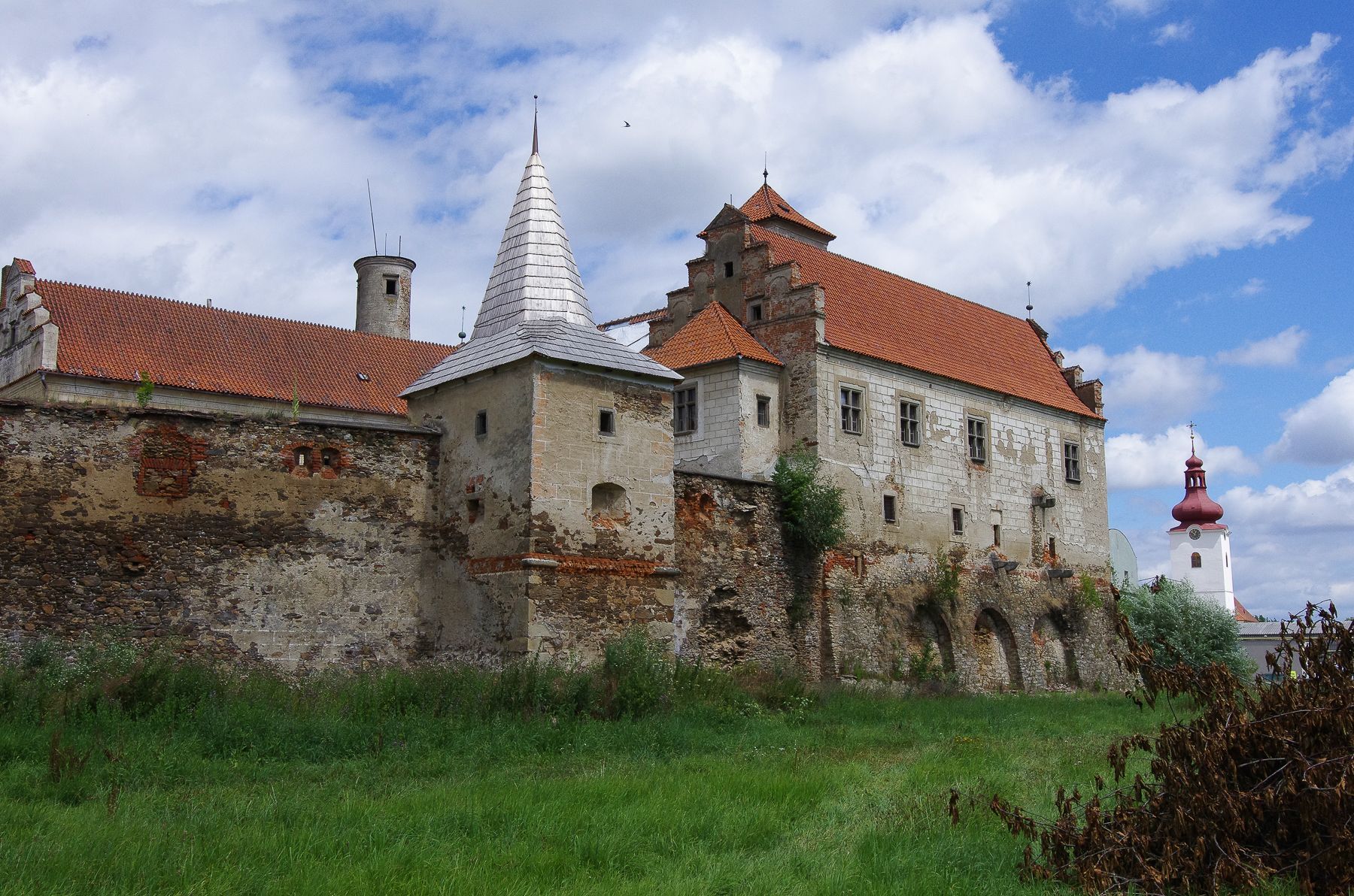 Zámek a obec Červená Řečice