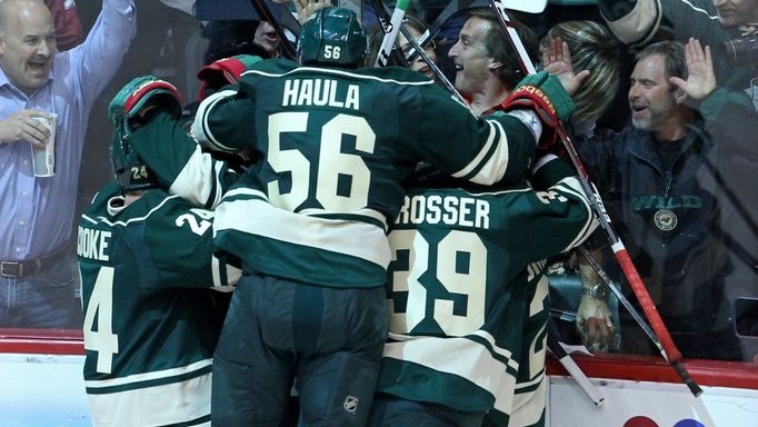 NHL, Minnesota-Colorado: Mikael Granlund (64) slaví vítězný gól