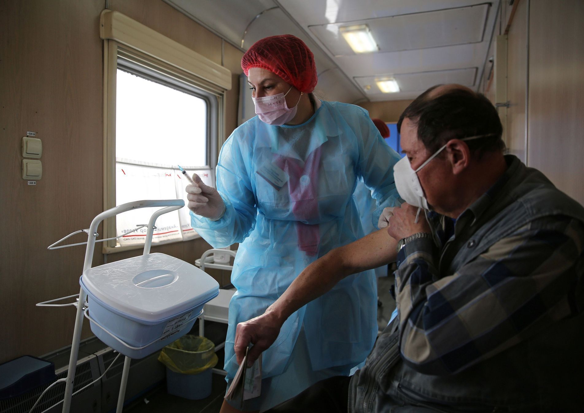 rusko očkování koronavirus sputnik V vlak