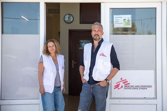 Vassia Danaskouová, která se u Lékařů bez hranic zaměřuje na pomoc v oblasti duševního zdraví, a Filip Marijnissen, terénní koordinátor ze stejné organizace.