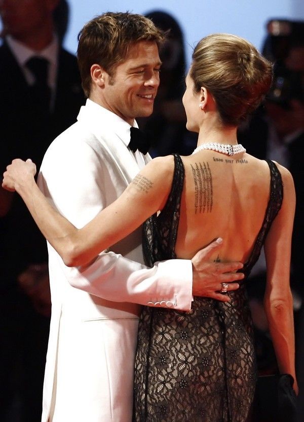 Brad Pitt s Angelinou Jolie na filmovém festivalu v Benátkách.