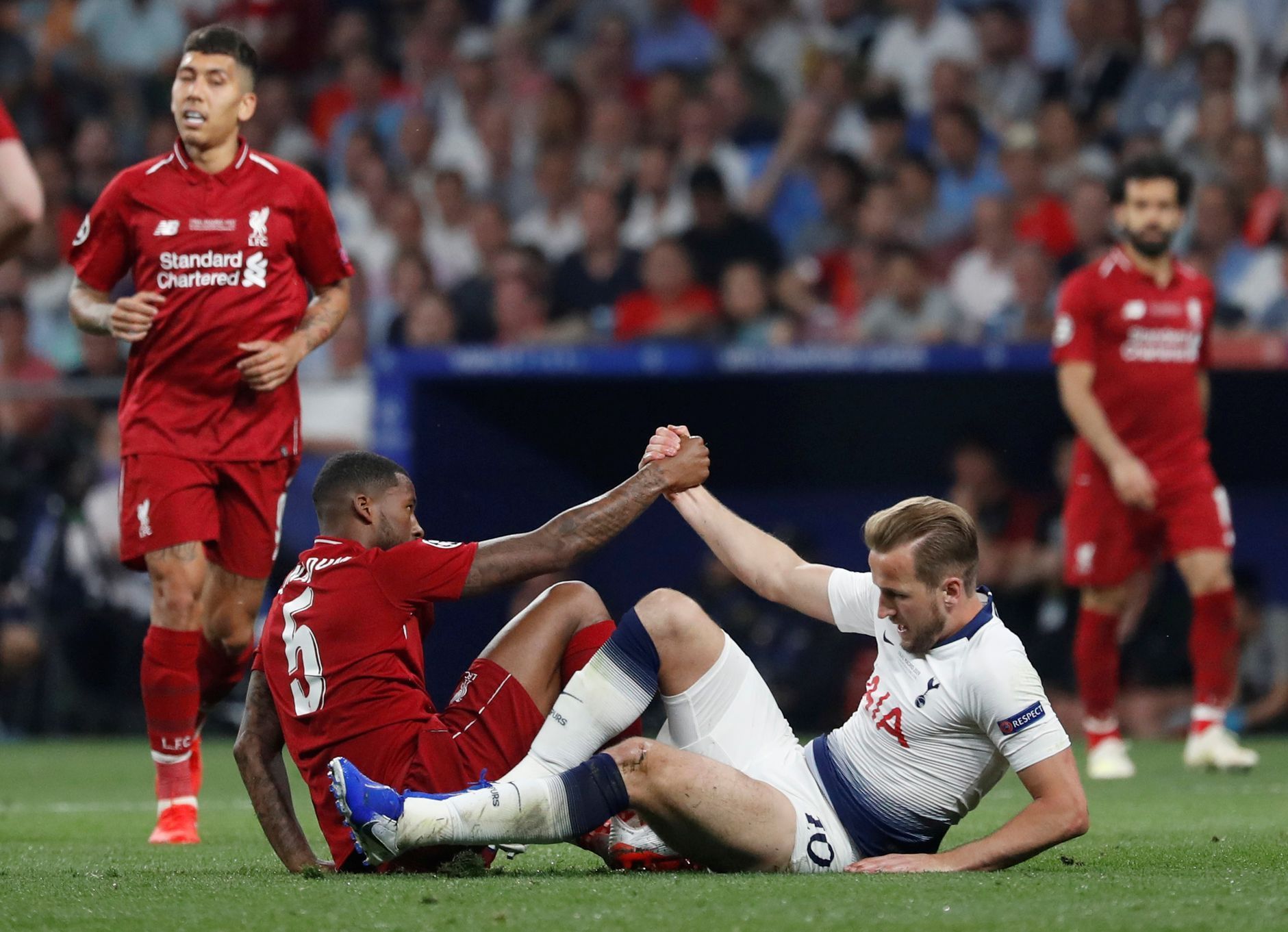 Georginio Wijnaldum a Harry Kane ve finále Ligy mistrů Tottenham - Liverpool