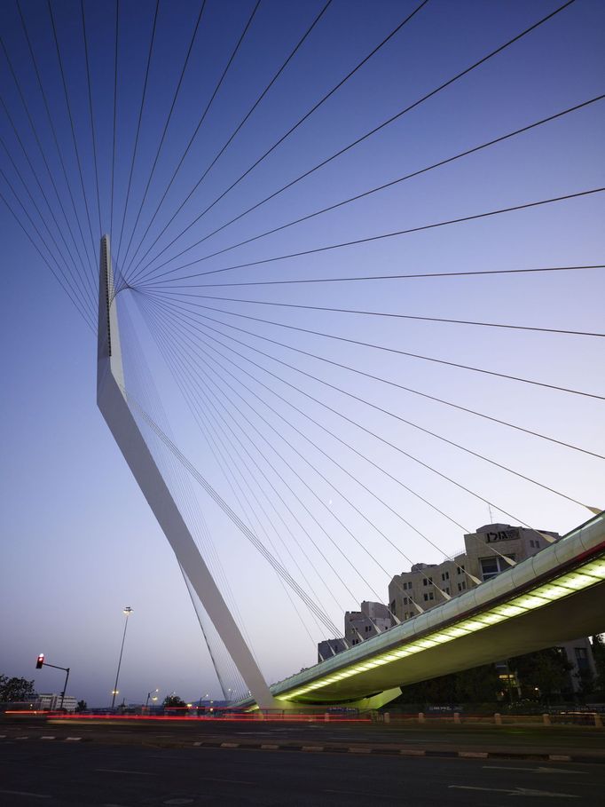 Jerusalem Light Rail Train Bridge, Izrael.