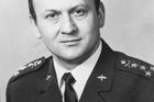 Vladimír Remek – vojenský pilot, kosmonaut, výzkumník a později i politik. 2. března 1978 se stal prvním československým kosmonautem ve vesmíru. Do té doby do meziplanetárního prostoru létali výhradně Američané a Sověti.