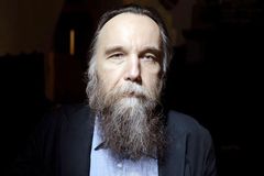 Z outsidera Putinovým dvorním ideologem. Dugin propojuje Rusko s Evropou i USA