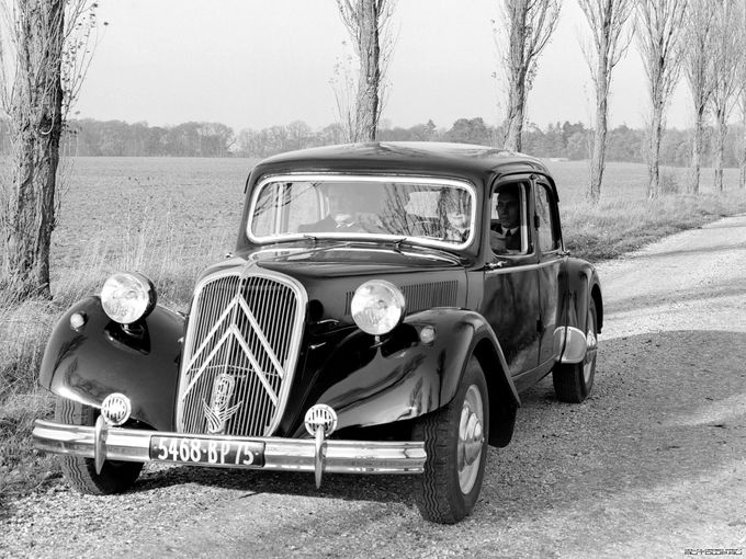 Citroën Traction Avant se dá pokládat za zakladatele moderní éry konstrukce vozů.