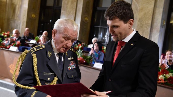 Válečný veterán Emil Boček obdržel čestné občanství Brna