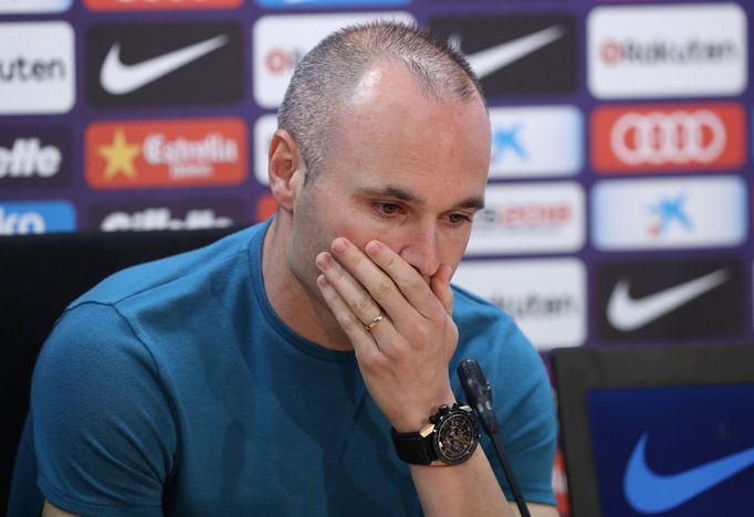 Andrés Iniesta se po 16 letech loučí s Barcelonou