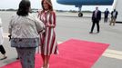 Melania Trumpová v ghanské metropoli Accra v rámci své pětidenní cesty po Africe, na fotografii s první dámou Ghany