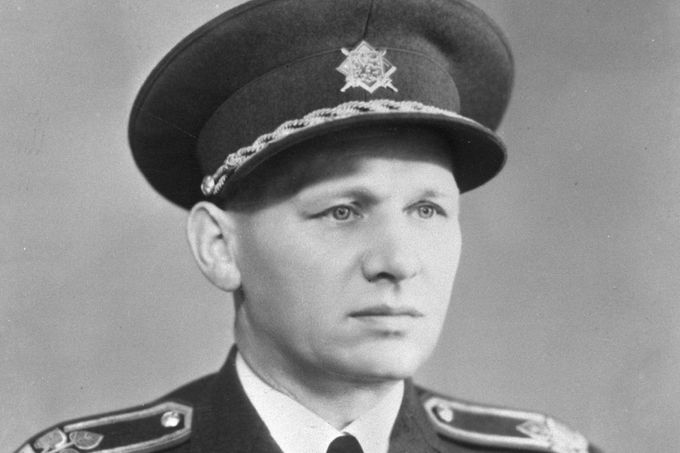 Generál letectva Karel Janoušek (1893 - 1971 - účastník odboje, v 50.letech vězněný).