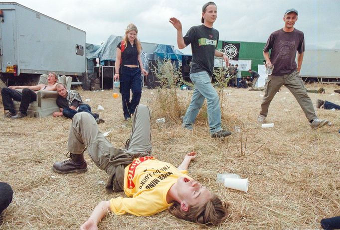 CzechTek byl legendární festival elektronické hudby a svobody. Fotogalerie zachycuje nezapomenutelné momenty z různých ročníků této ikonické akce.