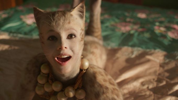 Česká kina začala hrát jeden z možná nejhorších snímků loňského roku, filmový muzikál Cats, tvrdí kritik Kamil Fila.