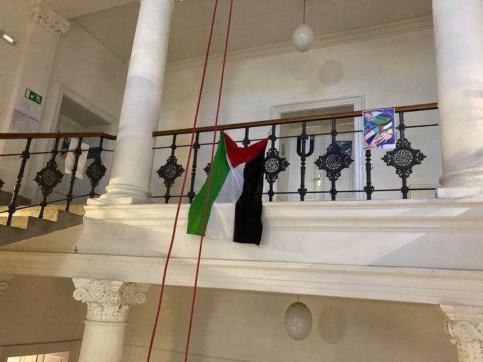 Protest propalestinských studentů na pražském FAMU