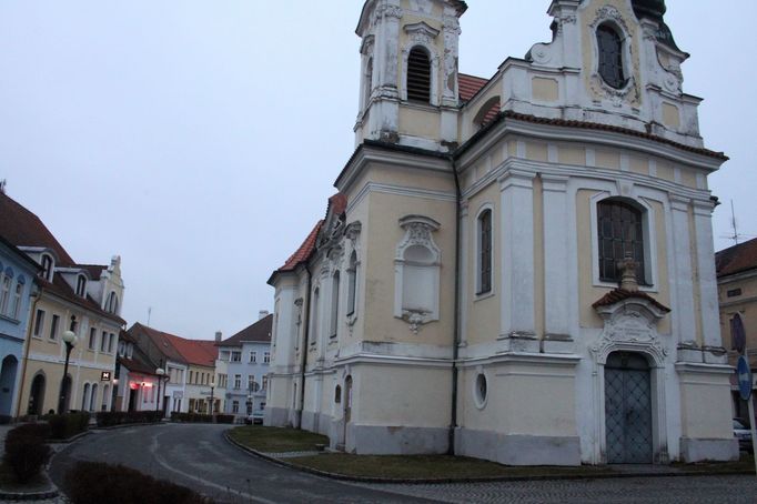 V Rožmitále pod Třemšínem je přímo na náměstí ještě kostel sv. Jana Nepomuckého, i v něm Vlk působil.