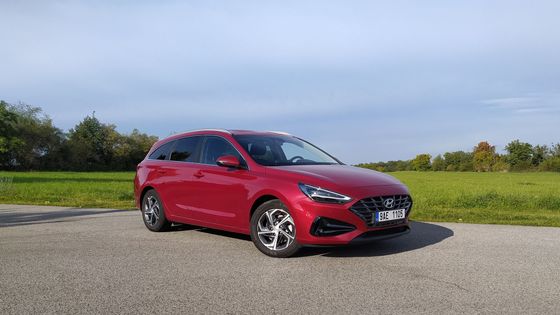 Když je základ dobrou volbou. Nejslabší Hyundai i30 zdobí jednoduchost minulé dekády