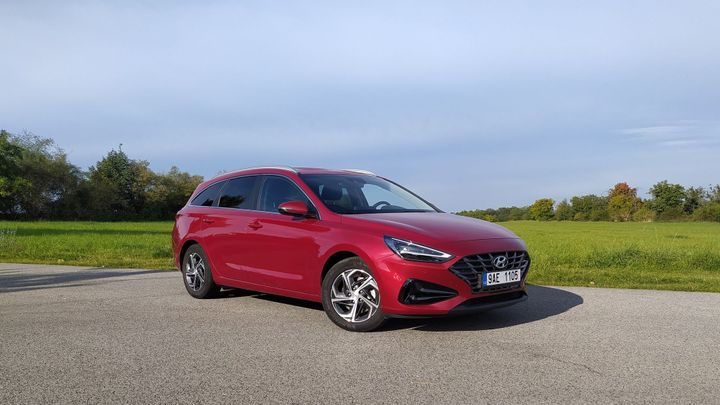Když je základ dobrou volbou. Nejslabší Hyundai i30 zdobí jednoduchost minulé dekády; Zdroj foto: Jakub Stehlík