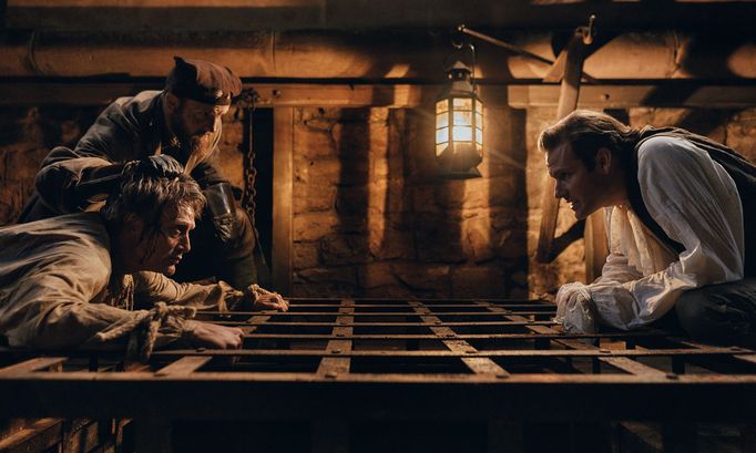 Mads Mikkelsen jako Ludvig Kahlen a Simon Bennebjerg coby Frederik de Schinkel.