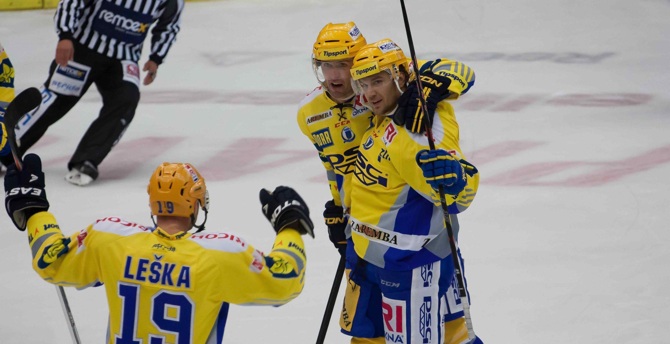 Hokej, extraliga, Zlín - Karlovy Vary: radost Zlína z gólu na 2:1