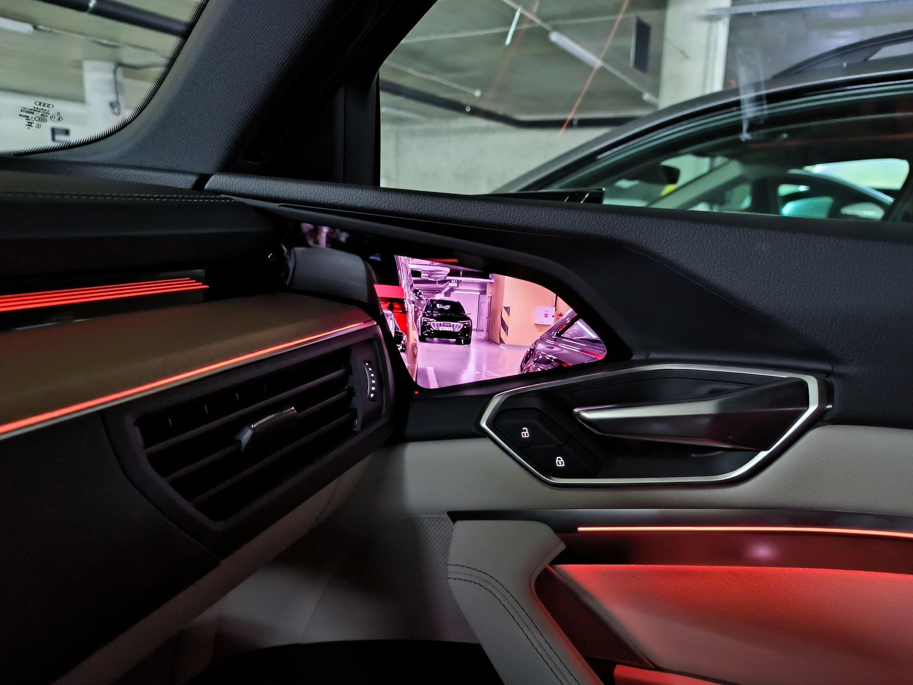 Audi Q8 55 e-tron (2023)