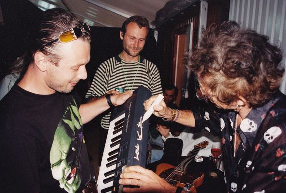 V roce 1995 členové Lucie na Strahově předskakovali kolegům z Rolling Stones. Na památku vzniklo i několik momentek, které budou součástí chystané fotoknihy.