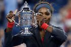Serena poprvé na US Open obhájila titul a dostihla Federera
