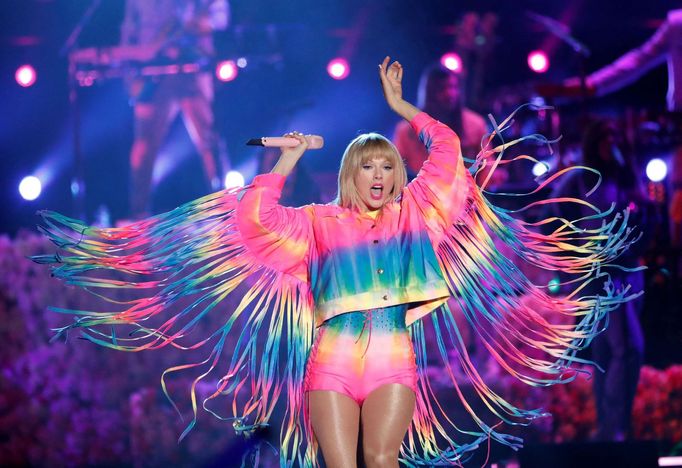 Americká zpěvačka Taylor Swift na koncertě v Kalifornii, snímek z 1. června 2019