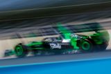 Právě bývalá Alfa Romeo, která letos závodí po názvem Stake F1 Team Kick Sauber, vsadila na zářivě zelenou barvu.