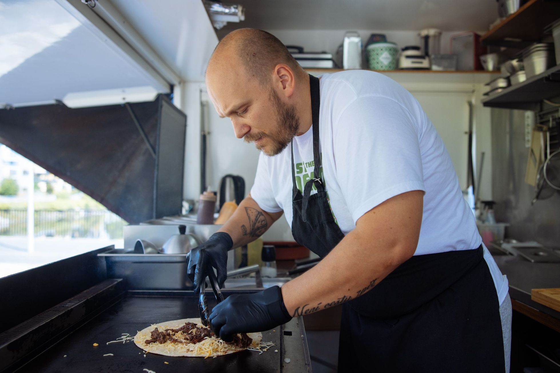 PřívYES, přívěs, jídlo, gastronomie, Palmovka, Libeň, burger, quesadilla, street food