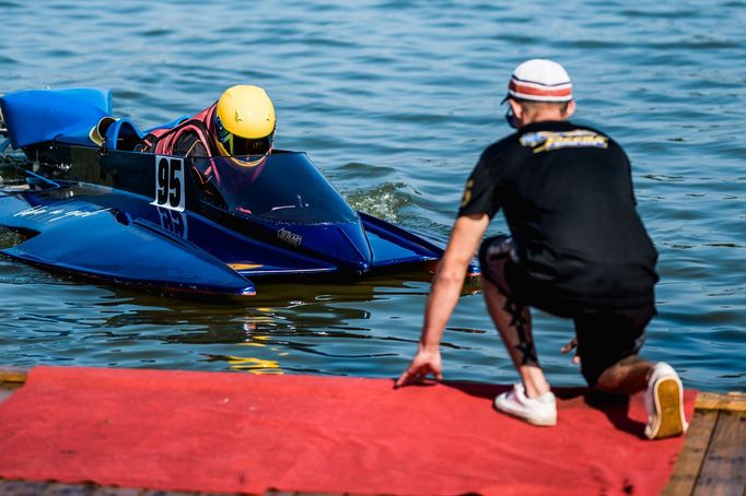 Závody motorových člunů v Jedovnicích 2021 - F125 Marek Peeba