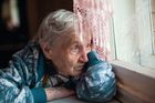 Šmejdi cílí na seniory. Stovkám lidí přišly klamavé zprávy vyzývající k platbě neobjednaného zboží