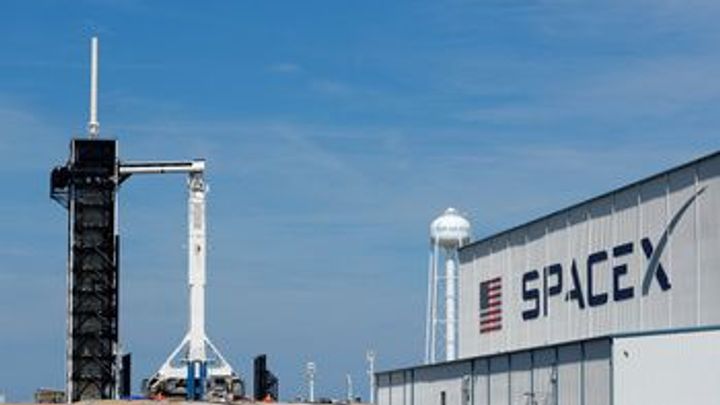 K ISS odstartovala kosmická loď Crew Dragon, místo astronauta je figurína