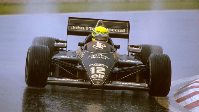 Ayrton Senna v Lotusu Lotus 97T při GP Portugalska 1985