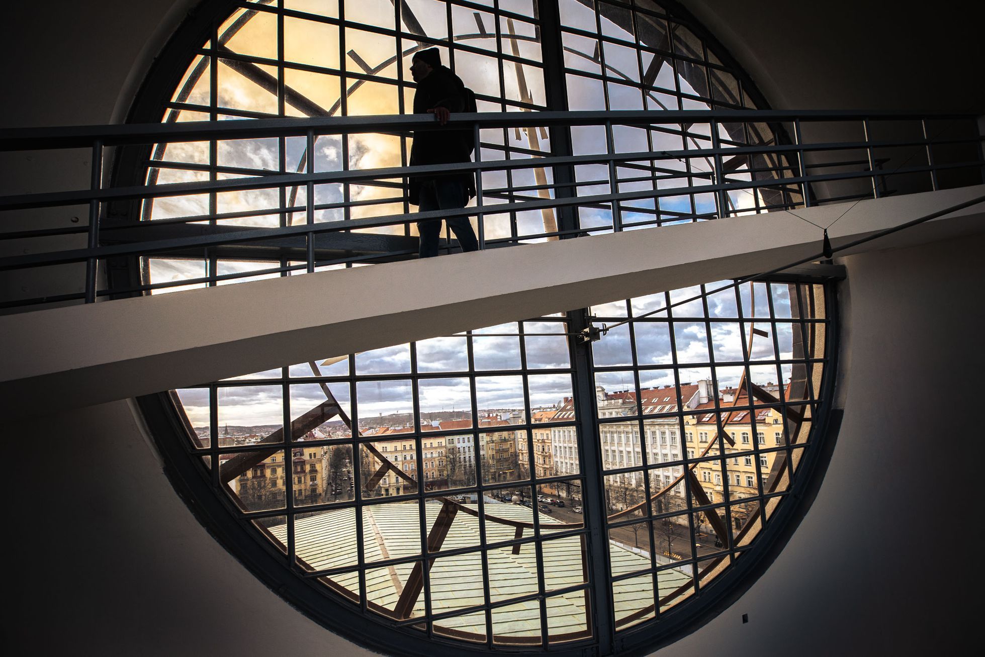 Náměstí Jiřího z Poděbrad, Kostel Nejsvětějšího srdce Páně, vysílač T-Mobile