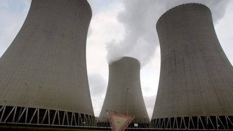 Proč je nemožné postavit v demokracii jadernou elektrárnu? Je dobré zrušit spalovny? Sledujte debatu