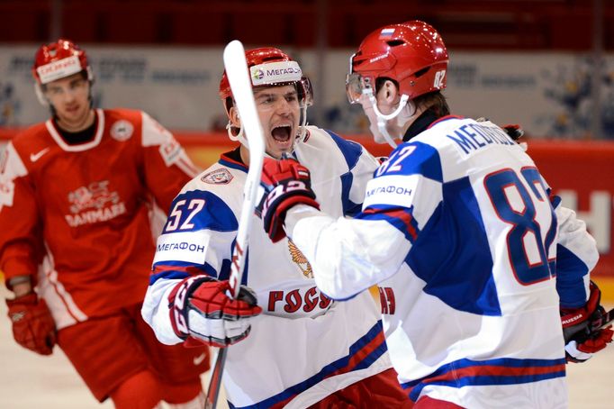 Radost Medveděva a Širokova po vstřeleném gólu v utkání Rusko - Dánsko