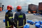 Nejméně 32 mrtvých a 450 zraněných, v Bangladéši hoří kontejnerové překladiště