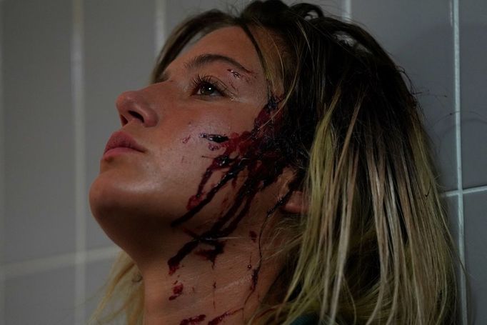 Adèle Exarchopoulos jako už dospělá Jackie ve snímku Zběsilá láska.