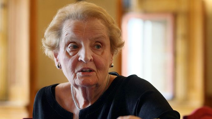 Madeleine Albrightová roku 2012 při návštěvě Prahy.