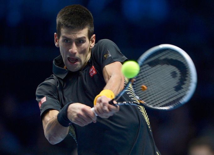 Srbský tenista Novak Djokovič v utkání s Britem Andym Murraym během Turnaje mistrů 2012.